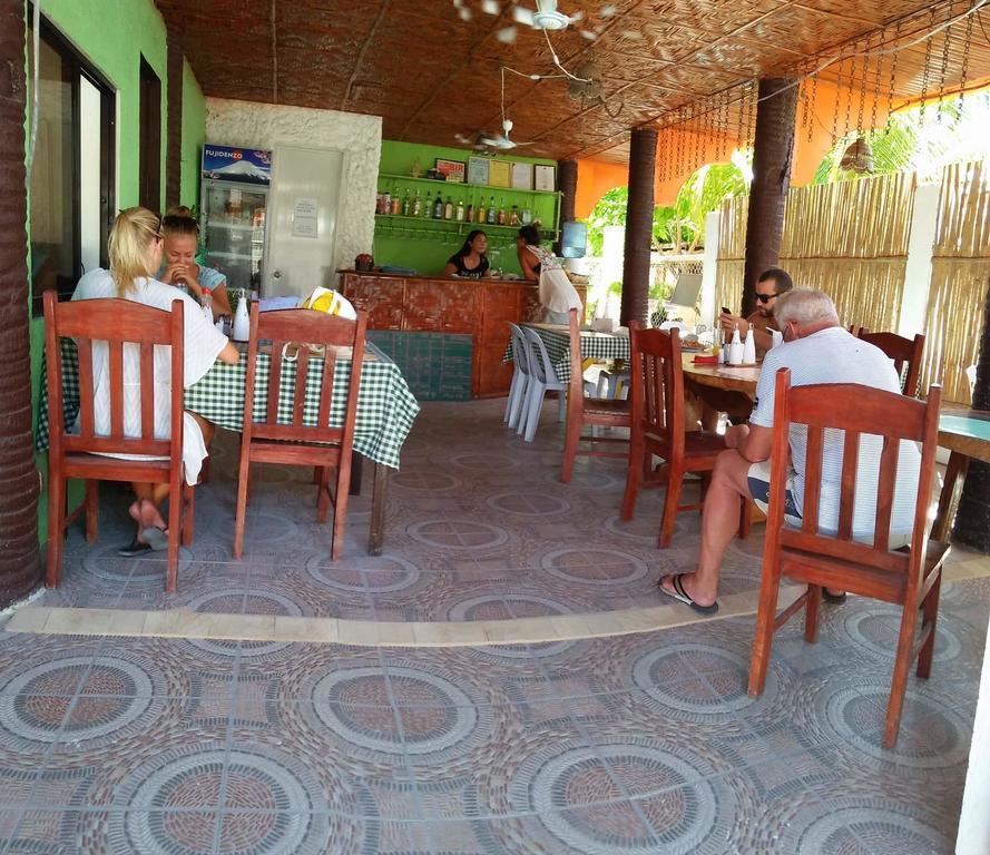 Guanna'S Place Room And Resto Bar Логон Экстерьер фото