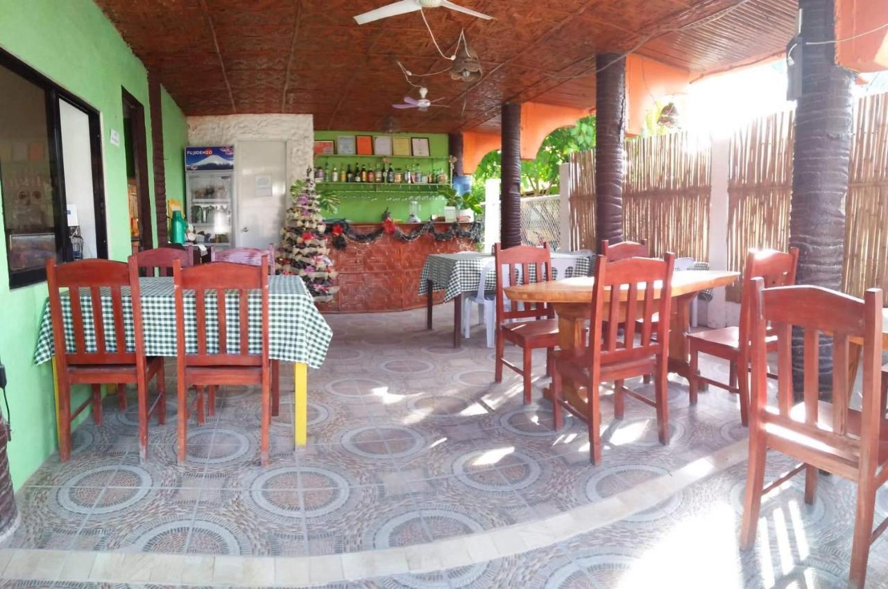 Guanna'S Place Room And Resto Bar Логон Экстерьер фото